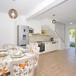 Сasa de vacaciones Three-bedroom In Drvenik (Split-Dalmatia)