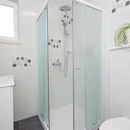 Three-bedroom In Semesterbostad Drvenik (Split-Dalmatia)