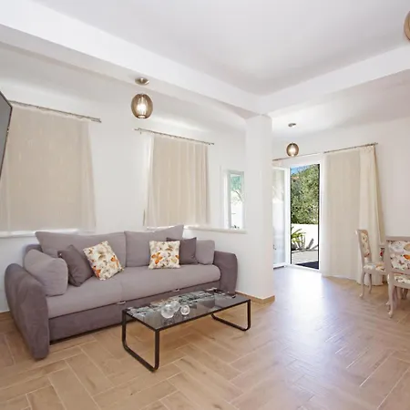 Three-bedroom In * Drvenik (Split-Dalmatia)